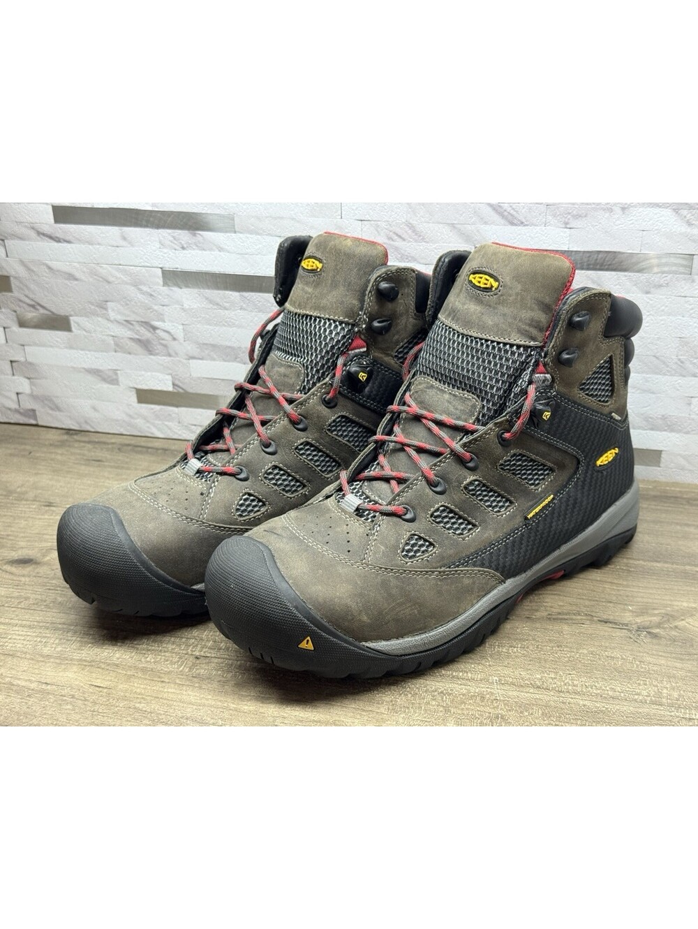 Keen Tucson Mid 1009180 Size 11.5 D Steel Toe Waterproof Work Boot Gray Black